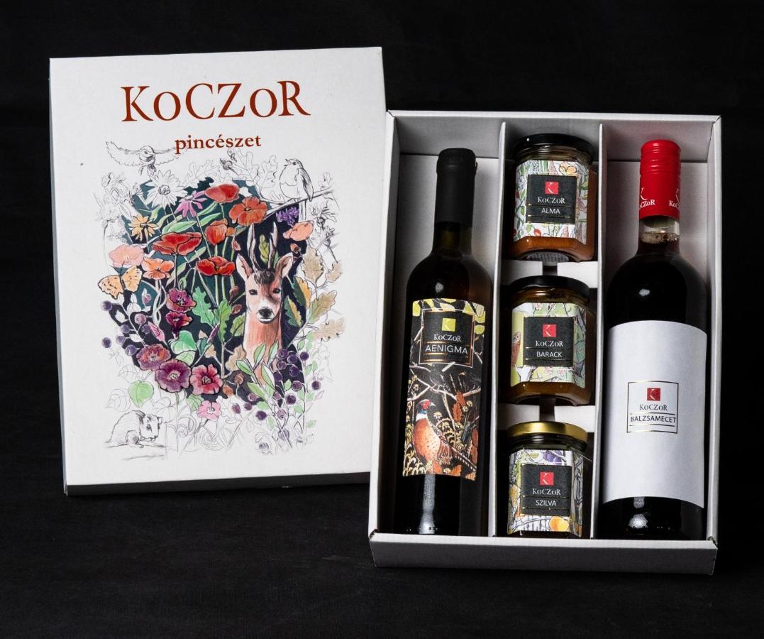 באלאטונפורד Koczor Winery & Guesthouse מראה חיצוני תמונה