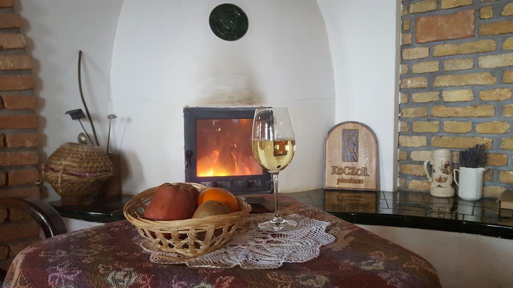 באלאטונפורד Koczor Winery & Guesthouse מראה חיצוני תמונה