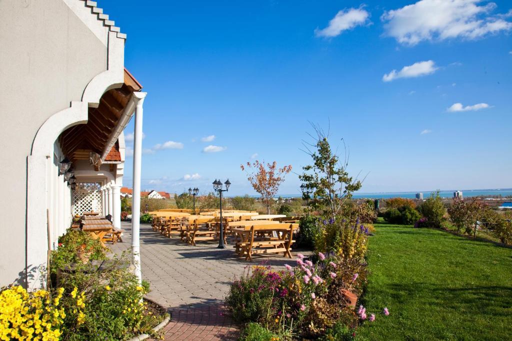 באלאטונפורד Koczor Winery & Guesthouse מראה חיצוני תמונה