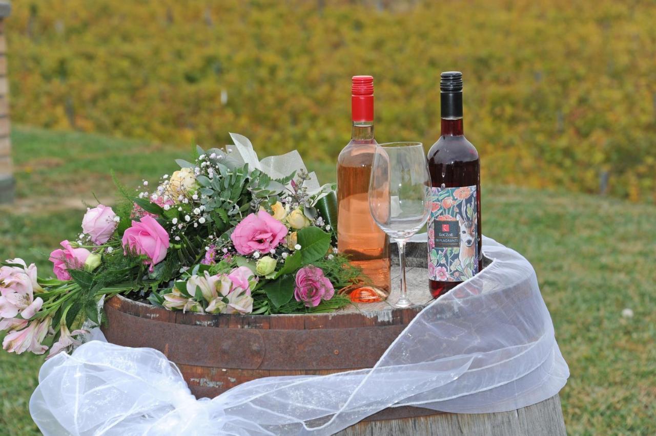 באלאטונפורד Koczor Winery & Guesthouse מראה חיצוני תמונה