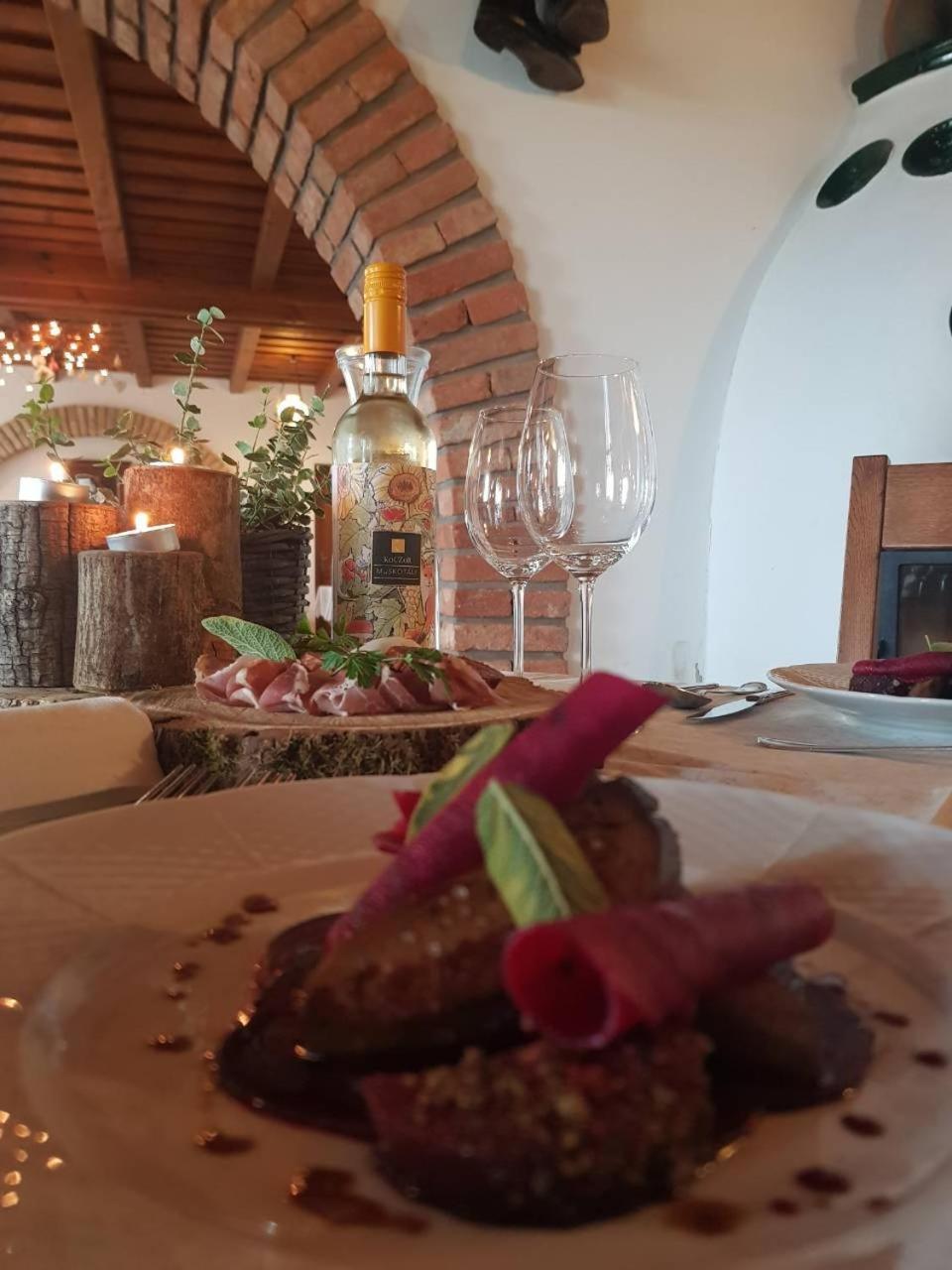 באלאטונפורד Koczor Winery & Guesthouse מראה חיצוני תמונה