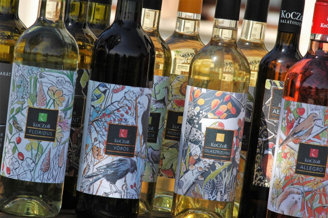 באלאטונפורד Koczor Winery & Guesthouse מראה חיצוני תמונה