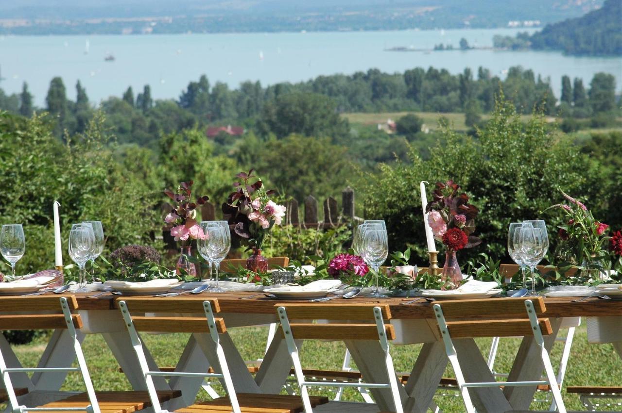 באלאטונפורד Koczor Winery & Guesthouse מראה חיצוני תמונה